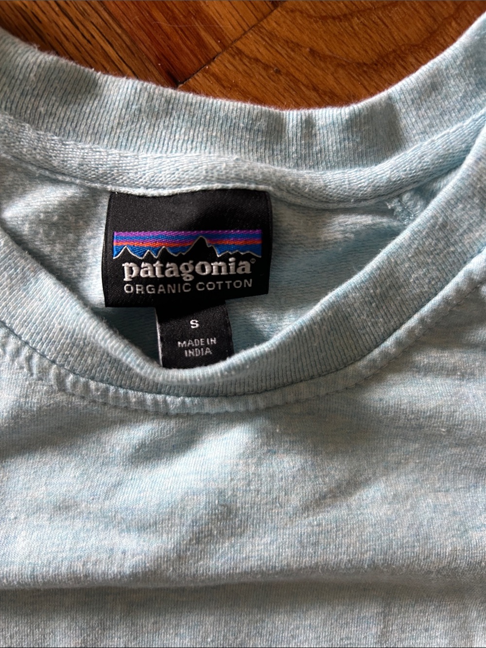 Patagonia women’s Pale Blue Crewneck Sweatshirt - Picture 2 of 6